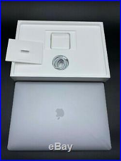 MINT! Apple MacBook Pro 15 Retina with Touch Bar + USB-C docking station bundle